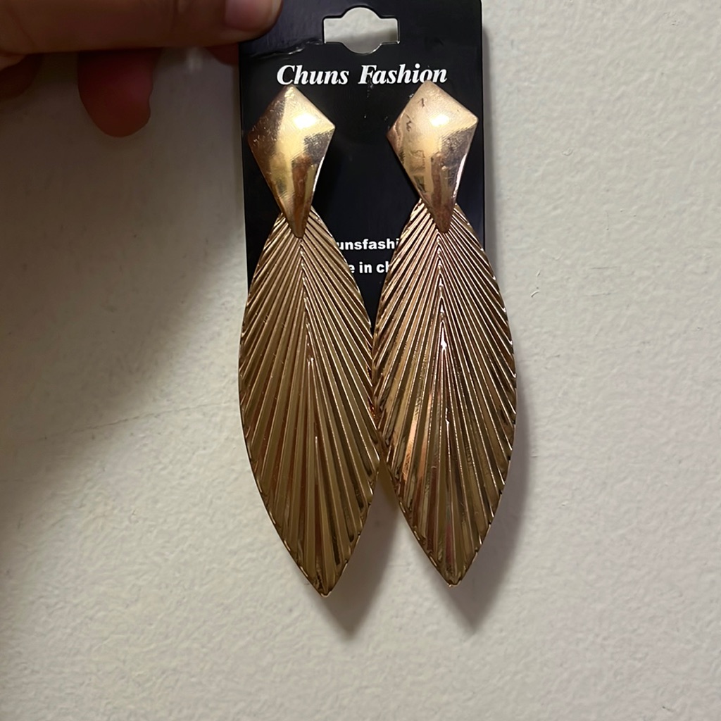 3 For 20 New DiamondLeaf Earrings Gold 8$